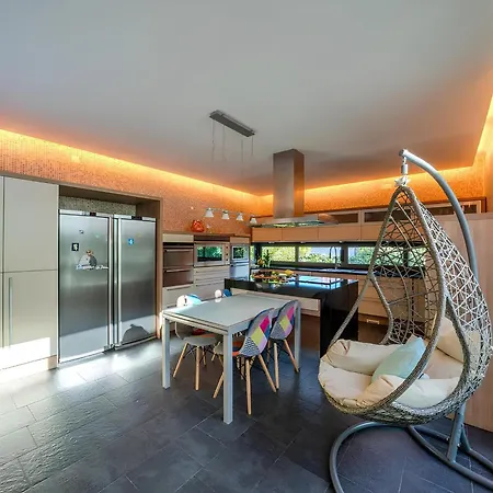 Relaxation House Na Nazare בית נופש *